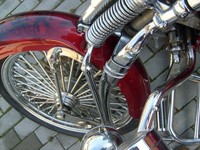 Vidlice je výrobek firmy Harley-Davidson, byla namontována na tříkolce.